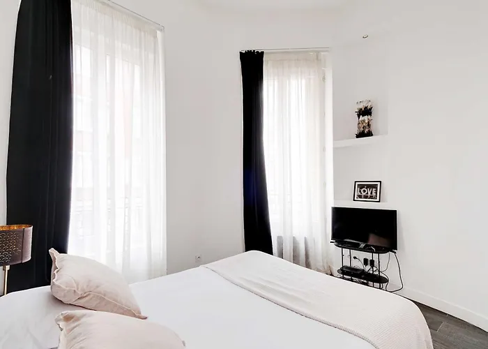 Stunning - 2br-6p - Grand Boulevard *